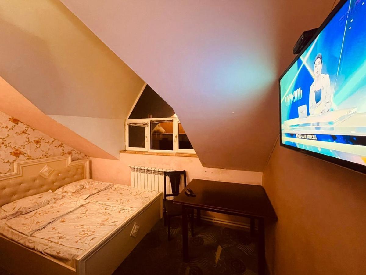 Crystal Villa Hotel Erévan Extérieur photo